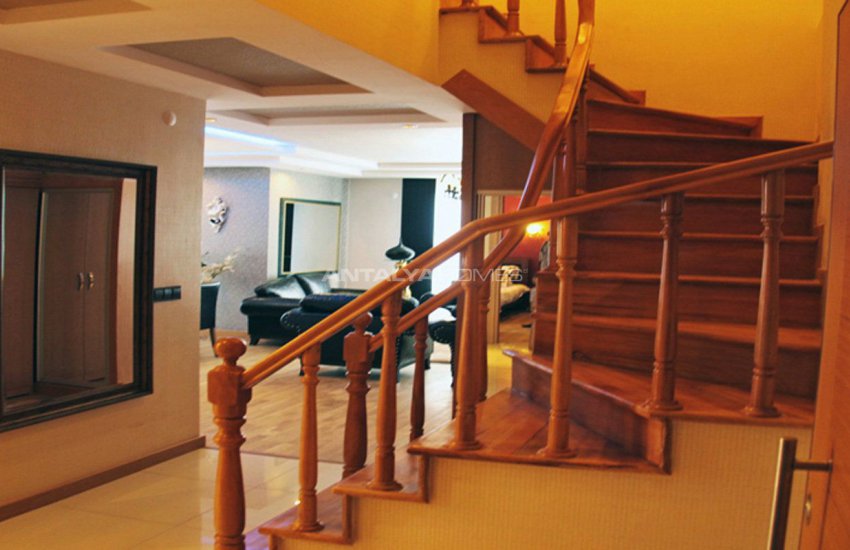 Lara'da Yüzme Havuzlu Site İçinde Lüks Daireler 32