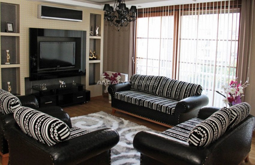 Lara'da Yüzme Havuzlu Site İçinde Lüks Daireler 14