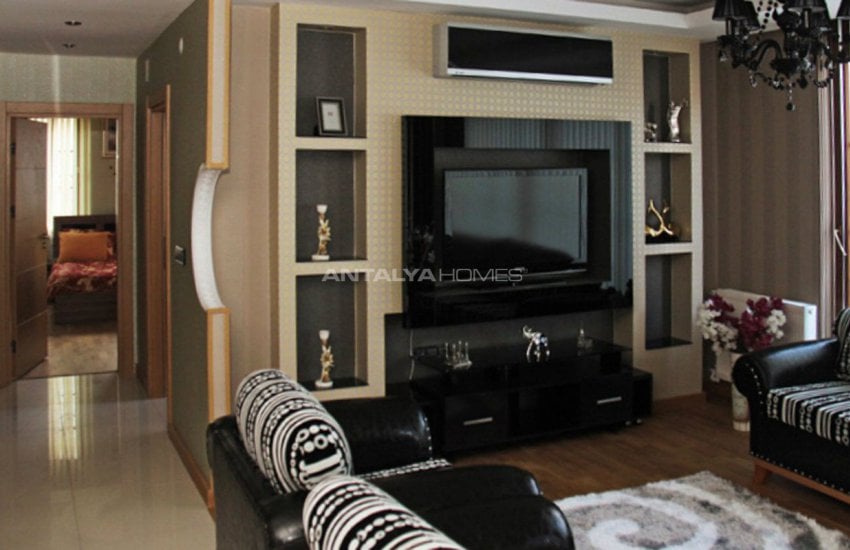 Lara'da Yüzme Havuzlu Site İçinde Lüks Daireler 15