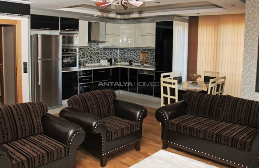 Lara'da Yüzme Havuzlu Site İçinde Lüks Daireler 16