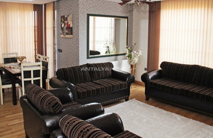 Lara'da Yüzme Havuzlu Site İçinde Lüks Daireler 17