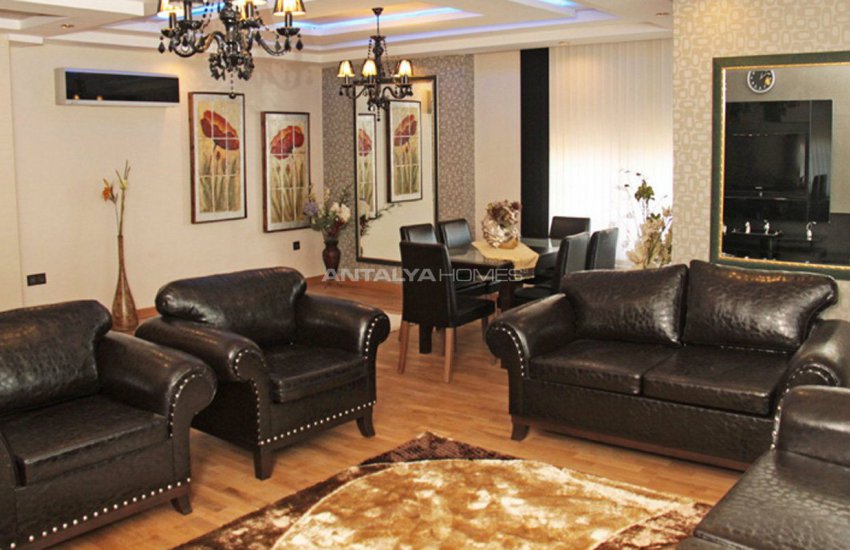 Lara'da Yüzme Havuzlu Site İçinde Lüks Daireler 11