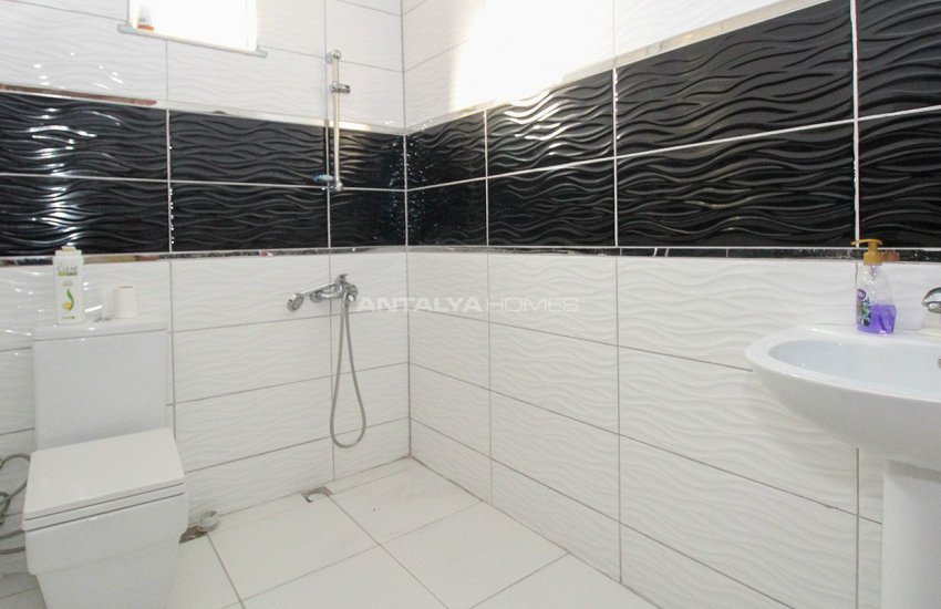 Whole Building with Expansive Garden and Fruit Trees in Döşemealtı 25