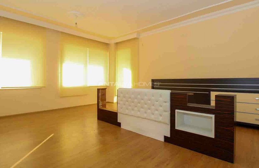 Whole Building with Expansive Garden and Fruit Trees in Döşemealtı 30