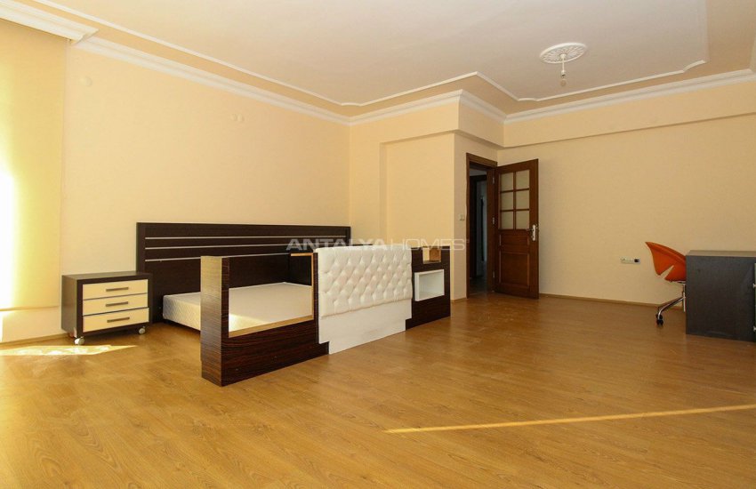 Whole Building with Expansive Garden and Fruit Trees in Döşemealtı 31