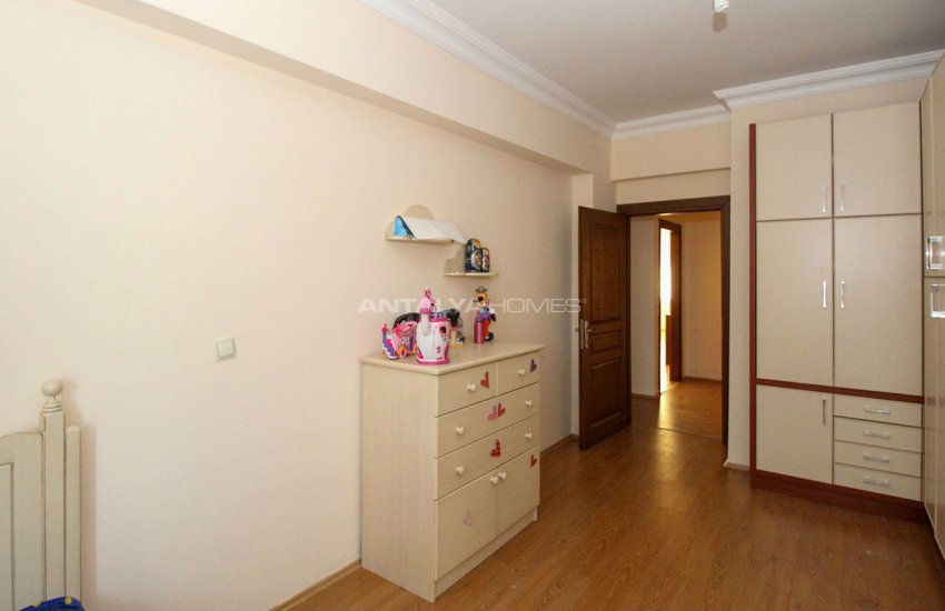 Whole Building with Expansive Garden and Fruit Trees in Döşemealtı 32