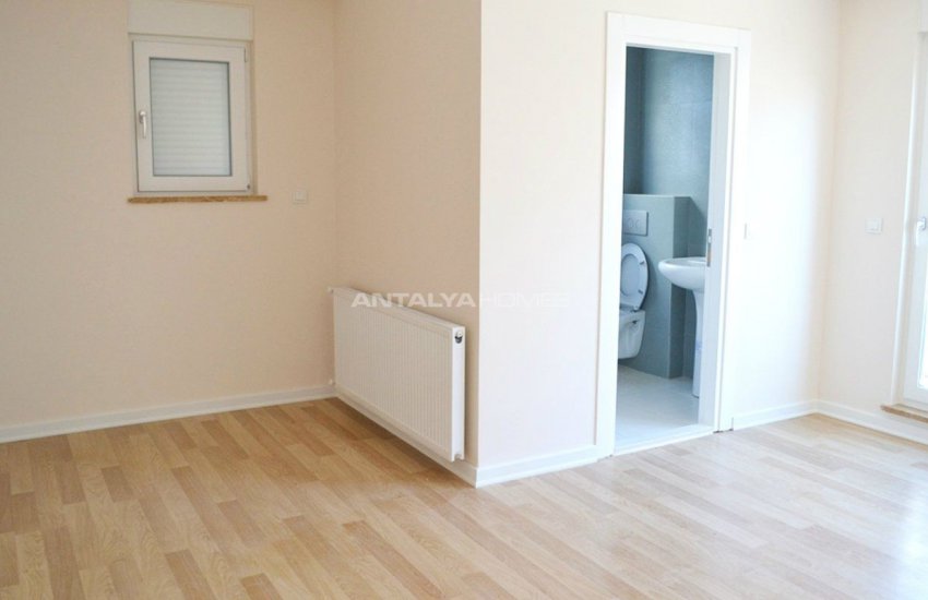 Aston Homes 5 with Independent Room Heater 16