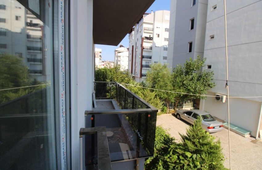 Brilliantly Spacious Flats Close to Amenities in Muratpaşa 16