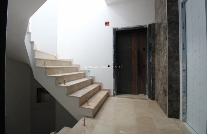 Brilliantly Spacious Flats Close to Amenities in Muratpaşa 17