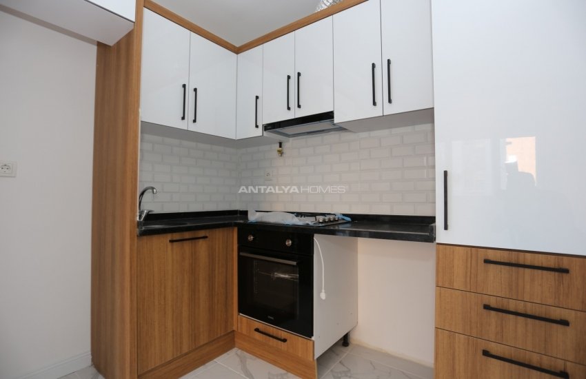 Muratpaşa’da Stratejik Konumlu, Duraklara Yakın Daire 12