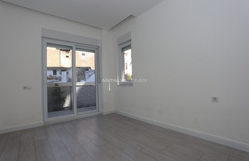 Muratpaşa’da Stratejik Konumlu, Duraklara Yakın Daire 15