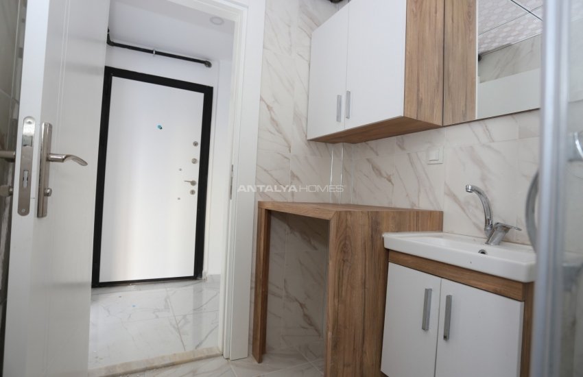 Muratpaşa’da Stratejik Konumlu, Duraklara Yakın Daire 17