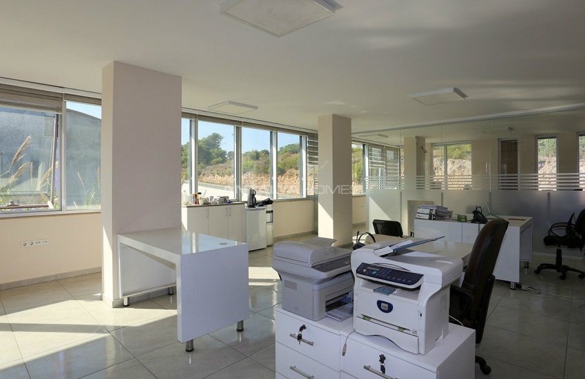 Whole Building Suitable for Plaza Concept in Lara 21