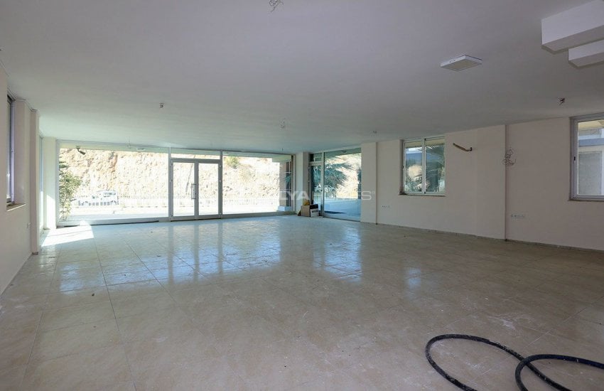 Whole Building Suitable for Plaza Concept in Lara 25