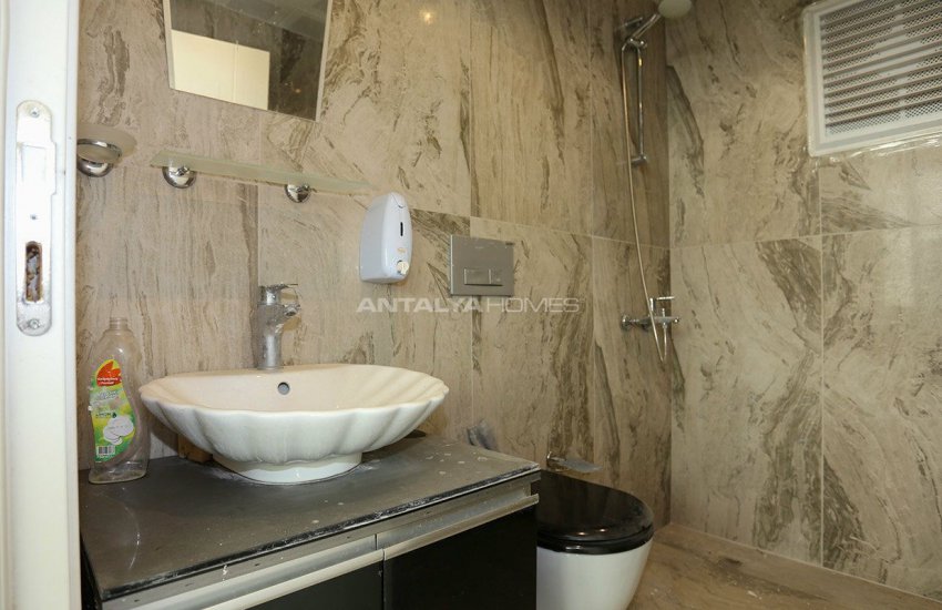 Whole Building Suitable for Plaza Concept in Lara 29