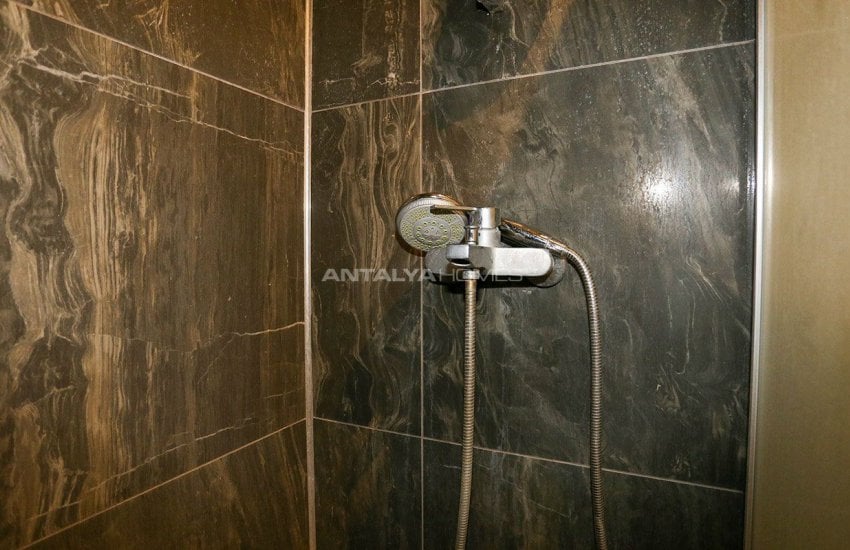 Whole Building Suitable for Plaza Concept in Lara 30