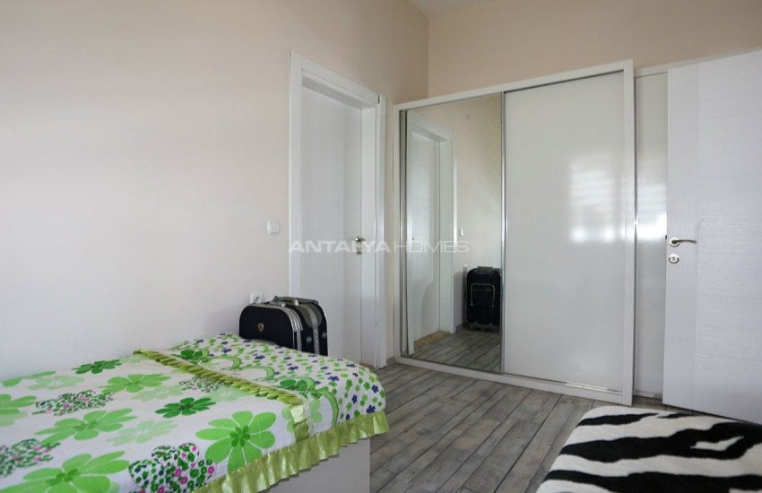 Whole Building Suitable for Plaza Concept in Lara 16