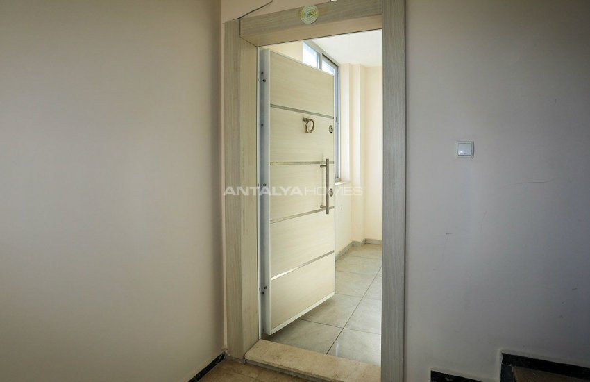 Whole Building Suitable for Plaza Concept in Lara 19