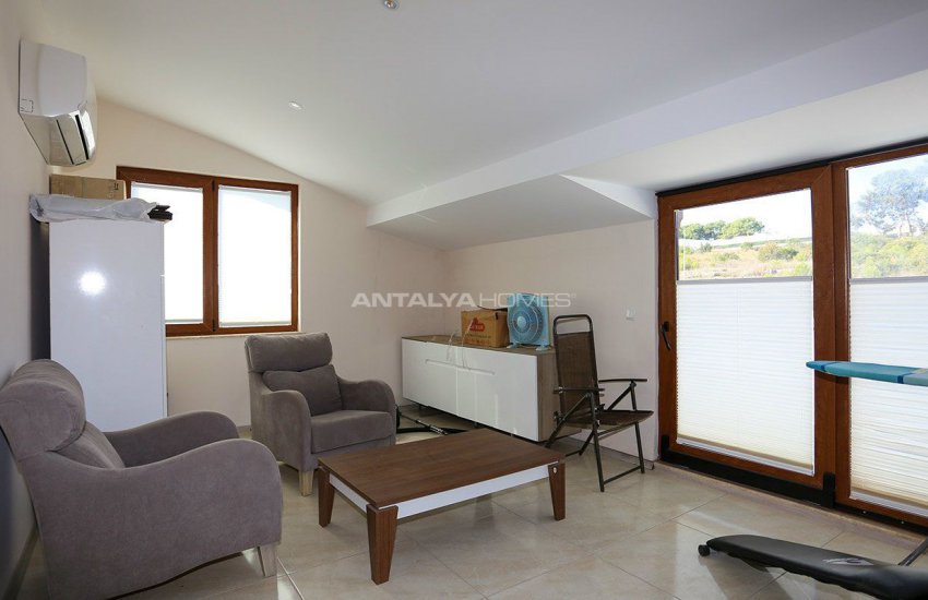 Whole Building Suitable for Plaza Concept in Lara 11