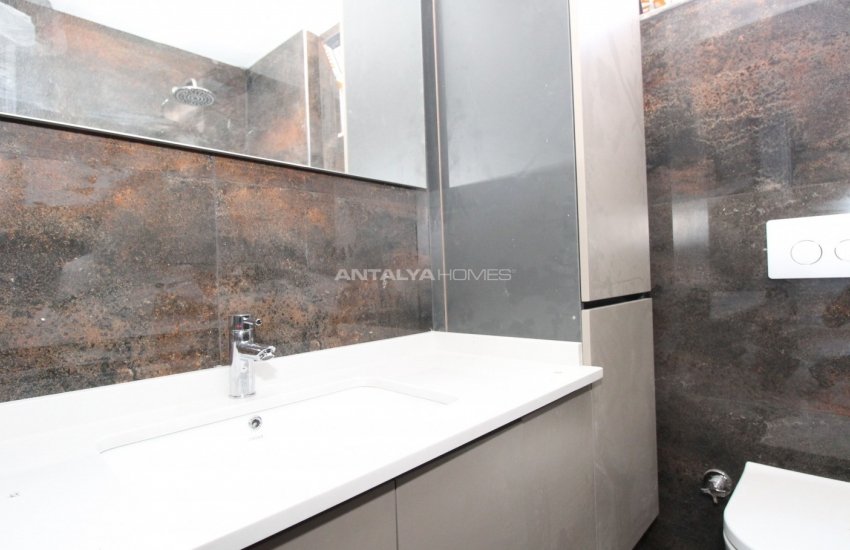 Döşemealtı’nda Özel Havuzlu ve Bahçeli Çağdaş Villa 20