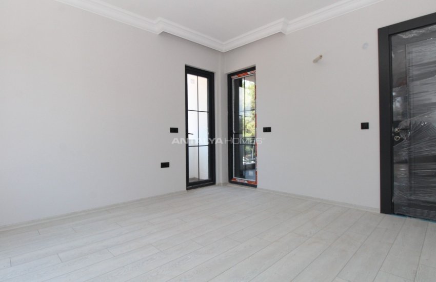 Döşemealtı’nda Özel Havuzlu ve Bahçeli Çağdaş Villa 23