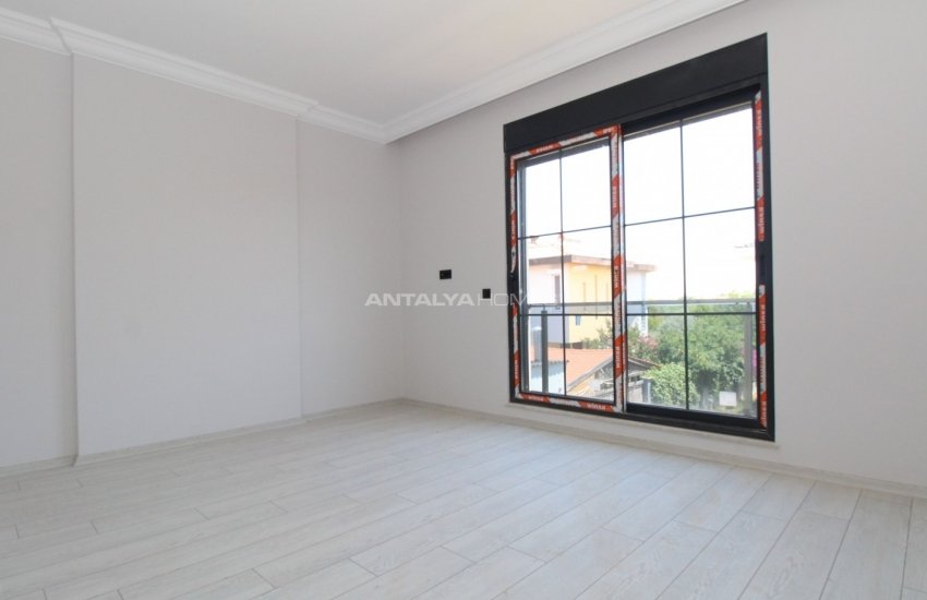 Döşemealtı’nda Özel Havuzlu ve Bahçeli Çağdaş Villa 24