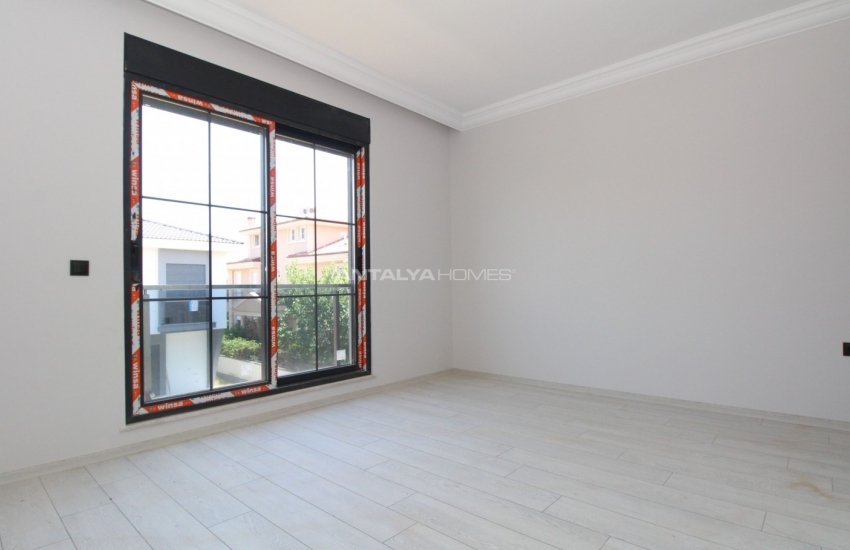 Döşemealtı’nda Özel Havuzlu ve Bahçeli Çağdaş Villa 25