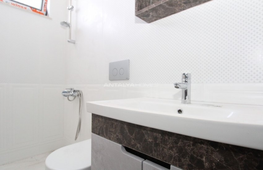 Döşemealtı’nda Özel Havuzlu ve Bahçeli Çağdaş Villa 26