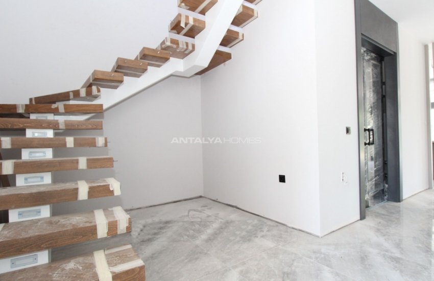 Döşemealtı’nda Özel Havuzlu ve Bahçeli Çağdaş Villa 27