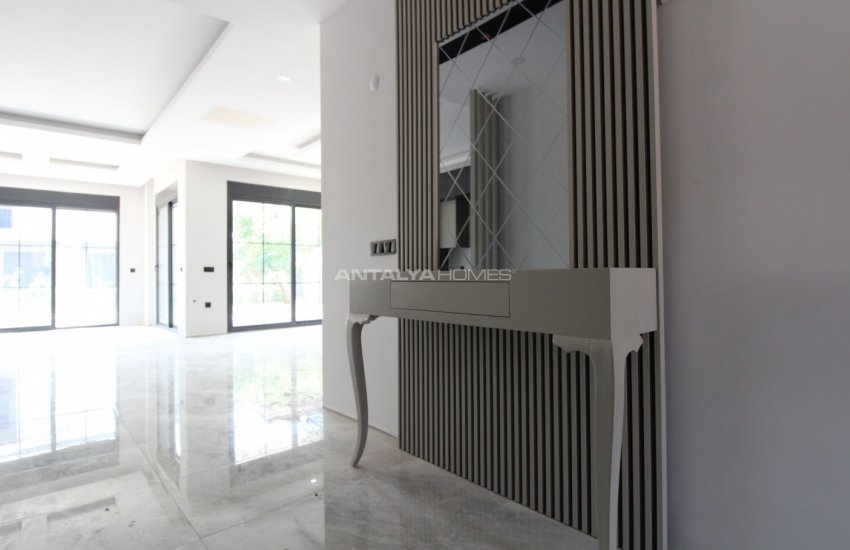 Döşemealtı’nda Özel Havuzlu ve Bahçeli Çağdaş Villa 29