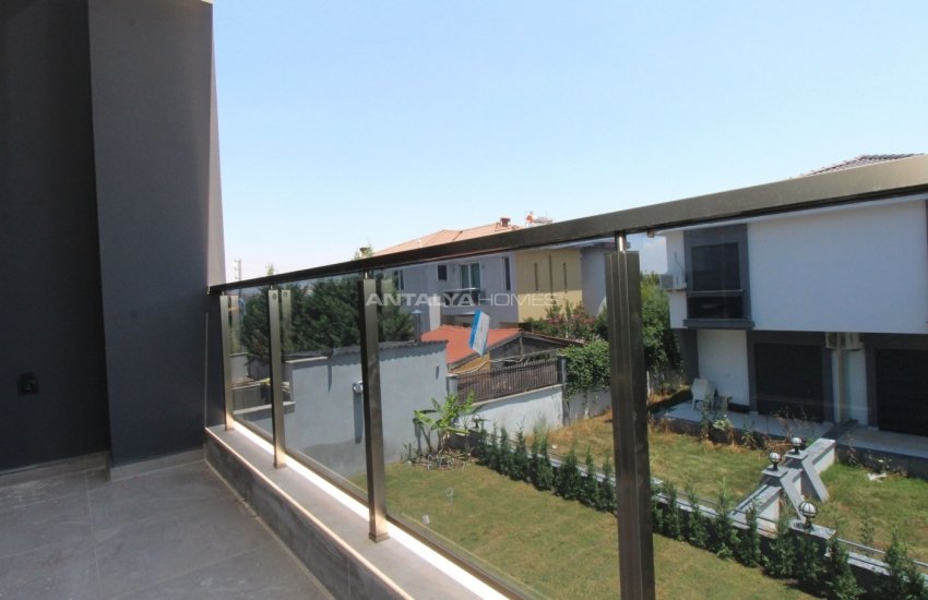 Döşemealtı’nda Özel Havuzlu ve Bahçeli Çağdaş Villa 31