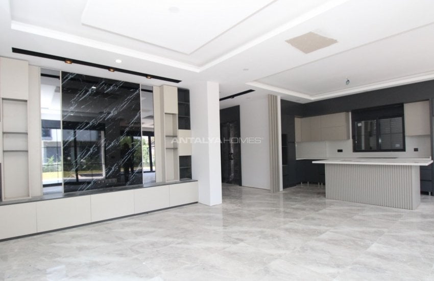 Döşemealtı’nda Özel Havuzlu ve Bahçeli Çağdaş Villa 13