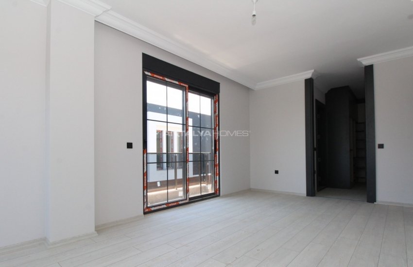 Döşemealtı’nda Özel Havuzlu ve Bahçeli Çağdaş Villa 17