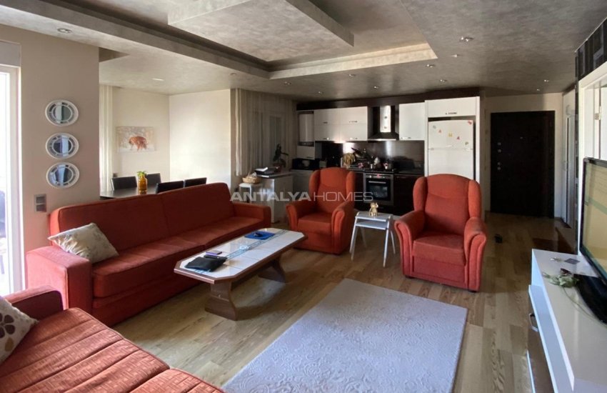 Affordably Priced Apartment in a Complex in Antalya 9