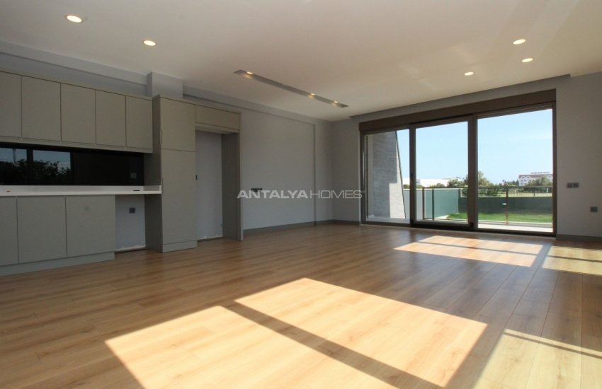 فلل فاخرة مع أنظمة المنزل الذكي بالقرب من الطريق السريع في كونيالتي 13