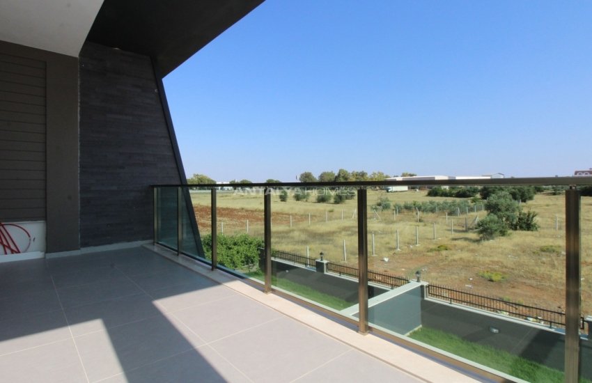 فلل فاخرة مع أنظمة المنزل الذكي بالقرب من الطريق السريع في كونيالتي 30