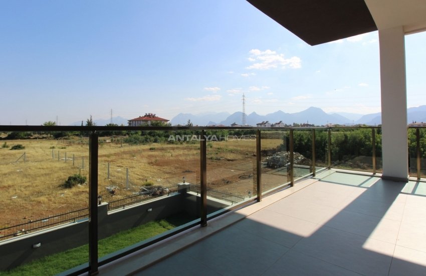 فلل فاخرة مع أنظمة المنزل الذكي بالقرب من الطريق السريع في كونيالتي 31