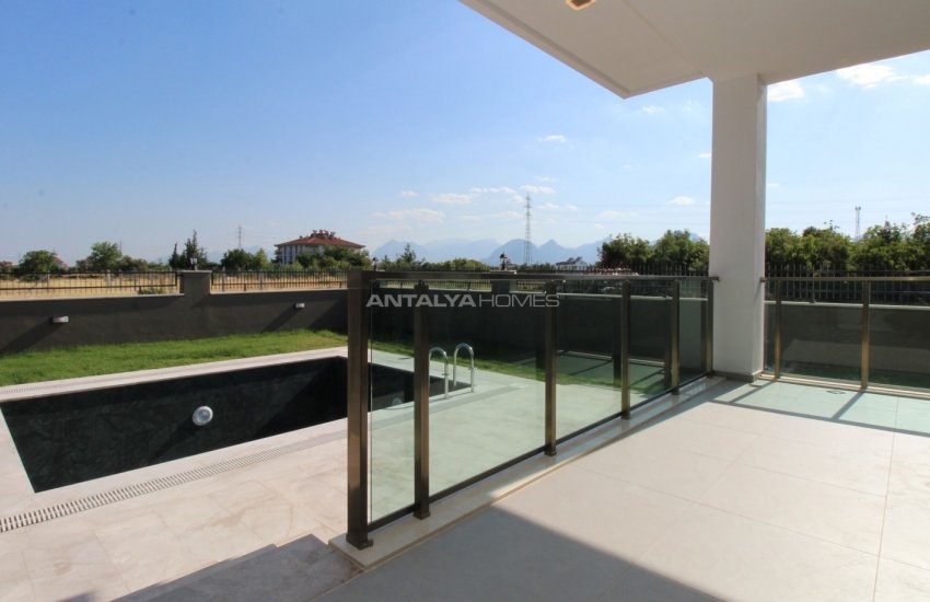 فلل فاخرة مع أنظمة المنزل الذكي بالقرب من الطريق السريع في كونيالتي 32