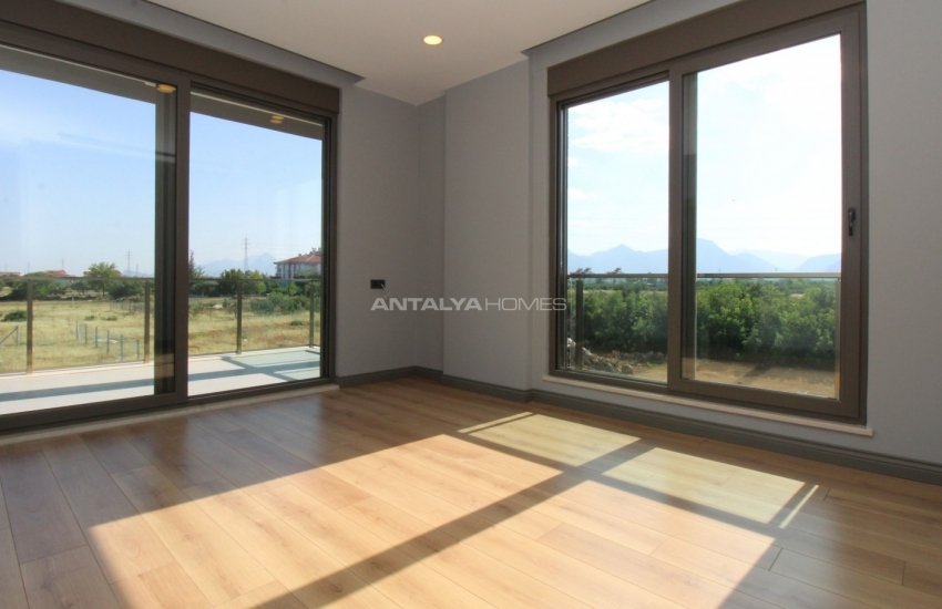 فلل فاخرة مع أنظمة المنزل الذكي بالقرب من الطريق السريع في كونيالتي 16