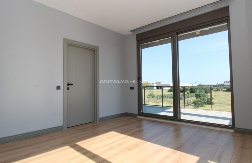 فلل فاخرة مع أنظمة المنزل الذكي بالقرب من الطريق السريع في كونيالتي 17