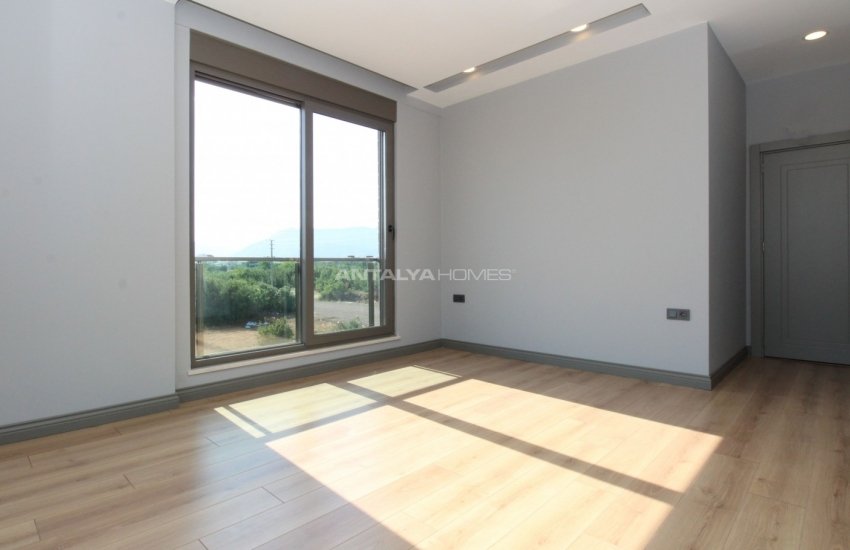 فلل فاخرة مع أنظمة المنزل الذكي بالقرب من الطريق السريع في كونيالتي 18