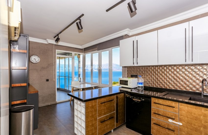 Sea View Apartment in Antalya Lara on the Central Location