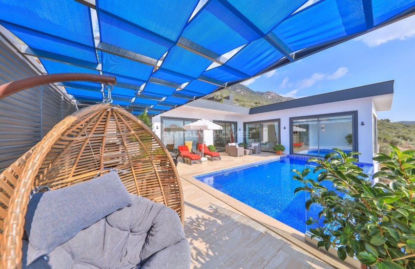 Modernly Designed Villas with Panoramic Sea and Forest View 34