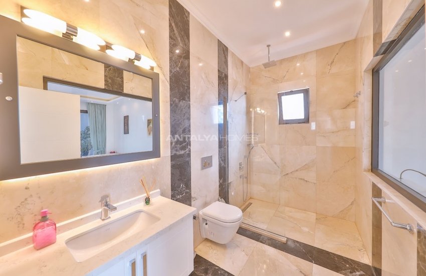 Modernly Designed Villas with Panoramic Sea and Forest View 40