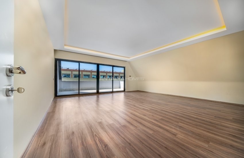 Penthouse Apartment with a Terrace with Sea View in Alanya 16