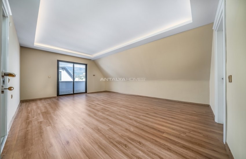 Penthouse Apartment with a Terrace with Sea View in Alanya 17