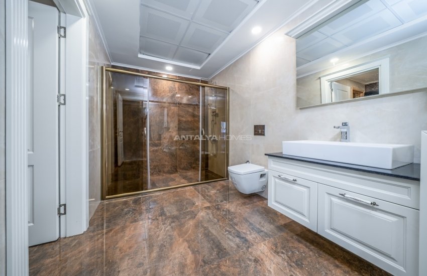 Penthouse Apartment with a Terrace with Sea View in Alanya 19