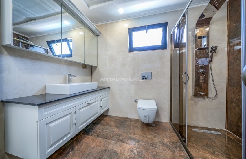 Penthouse Apartment with a Terrace with Sea View in Alanya 20