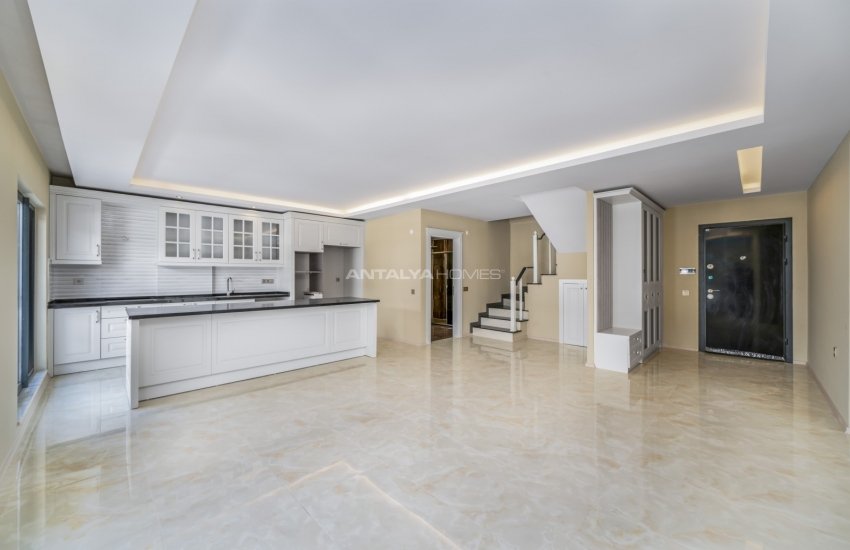 Penthouse Apartment with a Terrace with Sea View in Alanya 14