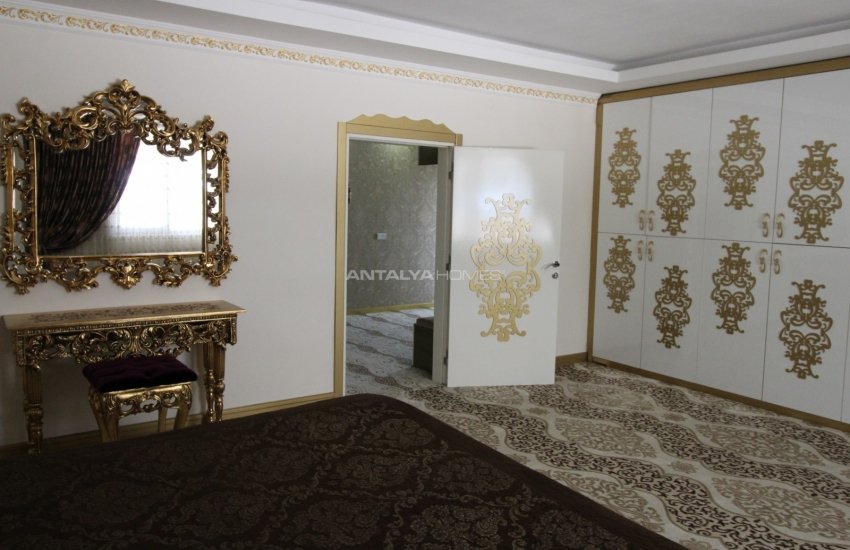 Spacious Duplex Apartment with Garden in Antalya Center 32